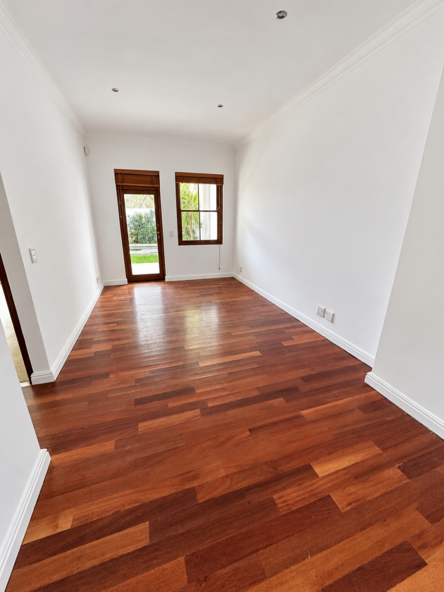 5 Bedroom Property for Sale in North Oaks Western Cape